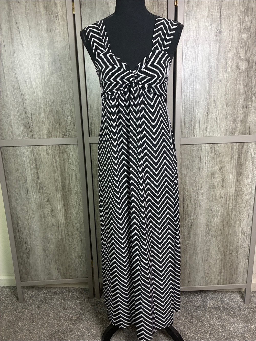 New! Ellen Parker Black & White Chevron Maxi Dress with Twist Front Women's S
